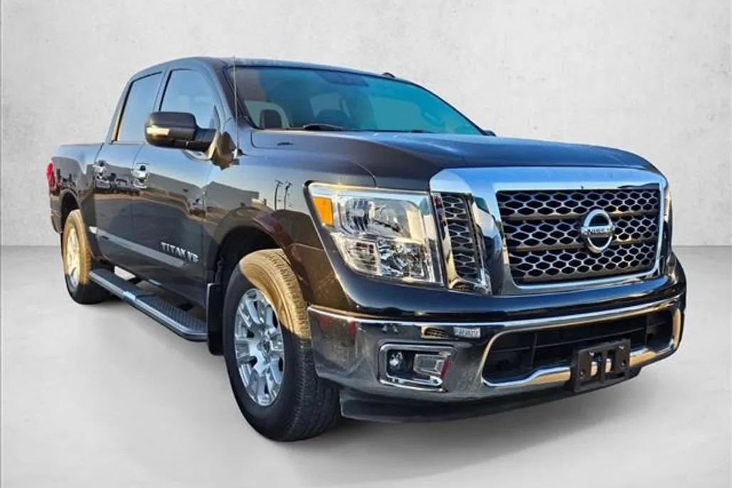 2018 Nissan Titan SV photo 1