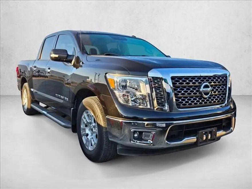 2018 Nissan Titan SV photo 1