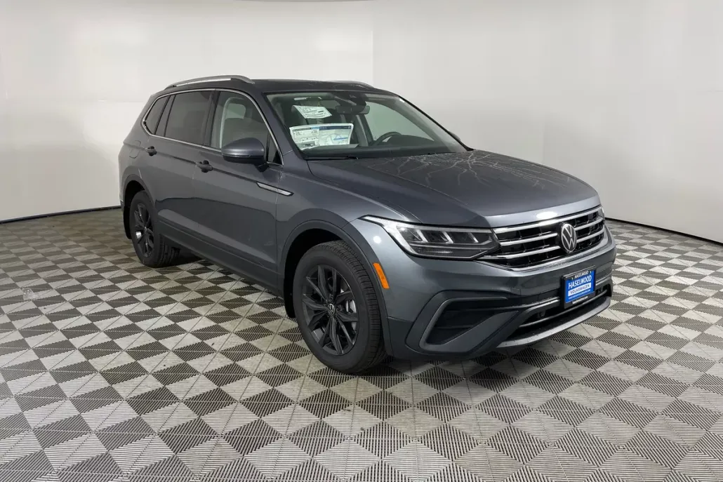 2024 Volkswagen Tiguan SE photo 1
