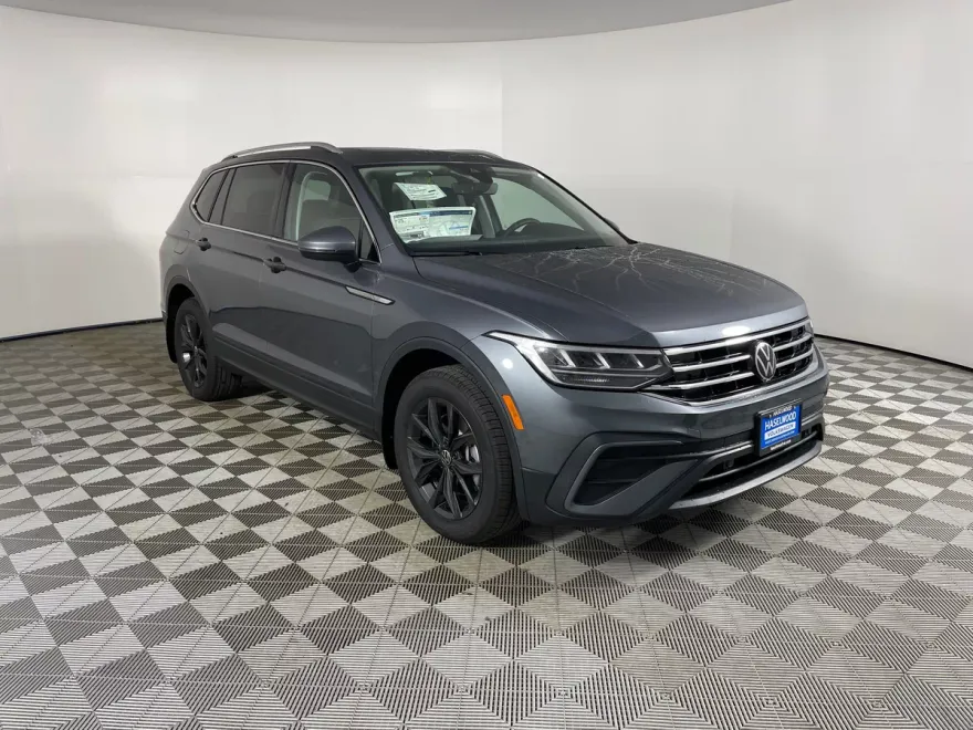 2024 Volkswagen Tiguan SE photo 1