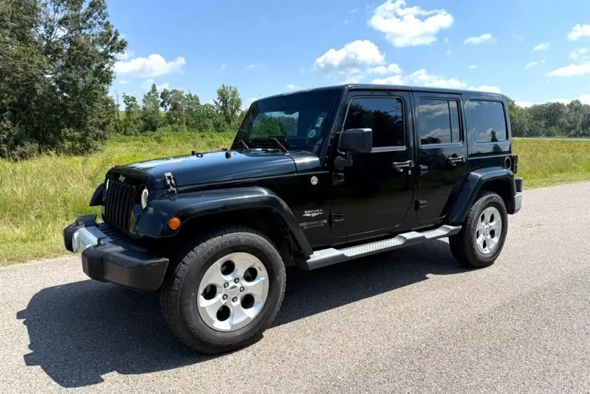 2014 Jeep Wrangler Unlimited Sahara photo 1