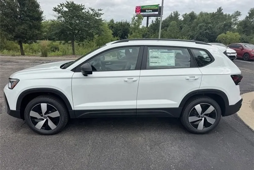2025 Volkswagen Taos S photo 1
