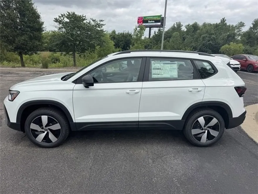 2025 Volkswagen Taos S photo 1