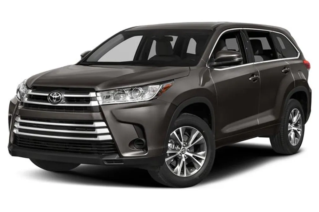 2019 Toyota Highlander LE photo 1