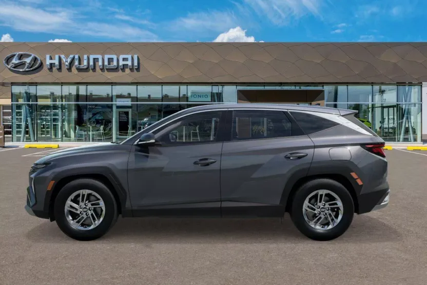 2026 Hyundai Tucson SE photo 1