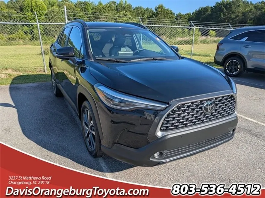 2023 Toyota Corolla Cross XLE photo 1