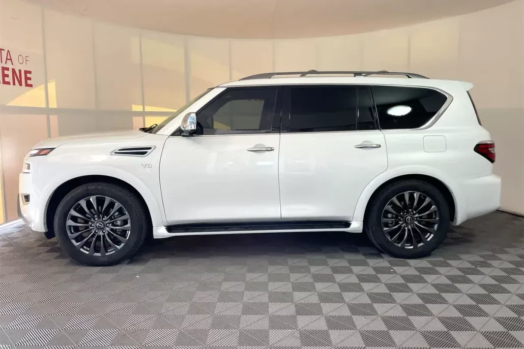 2022 Nissan Armada Platinum photo 1