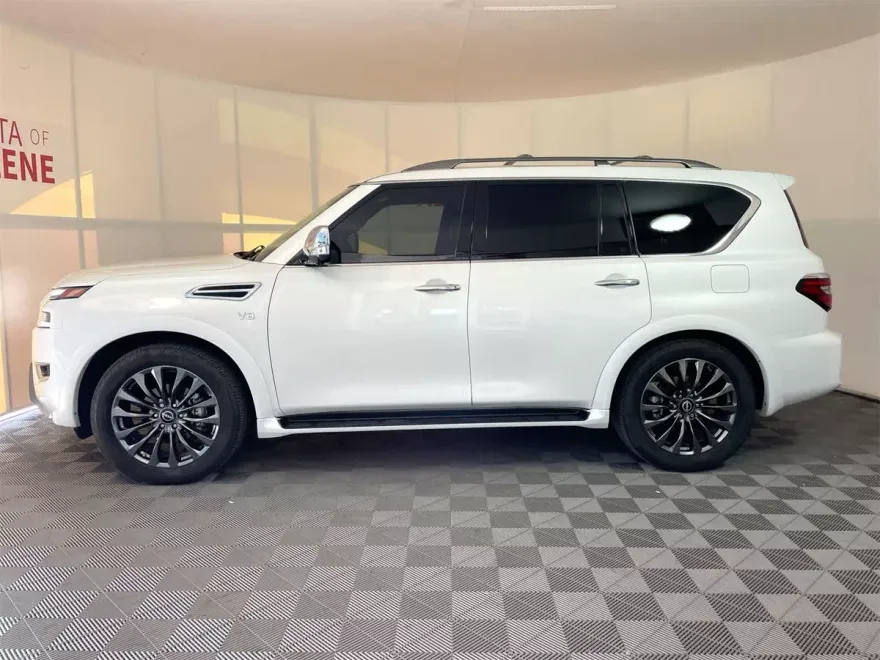 2022 Nissan Armada Platinum photo 1