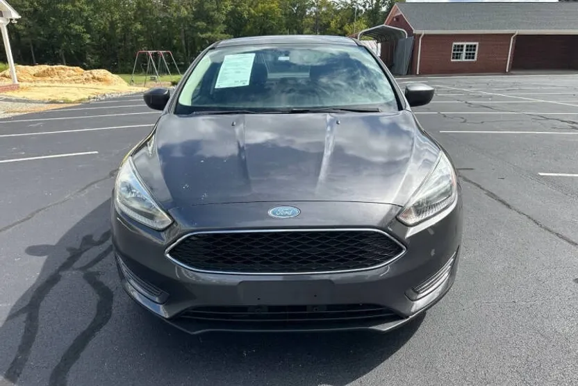 2018 Ford Focus SE photo 1