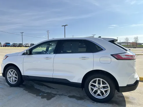 2023 Ford Edge Titanium photo 4