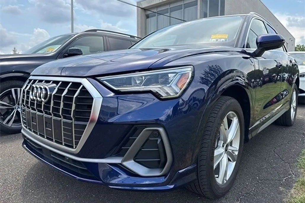 2023 Audi Q3 45 TFSI S line Premium photo 1