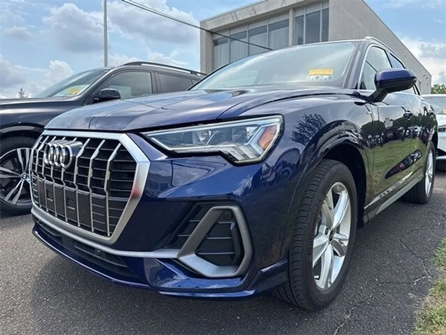 2023 Audi Q3 45 TFSI S line Premium photo 1