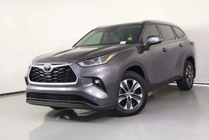 2021 Toyota Highlander XLE photo 1