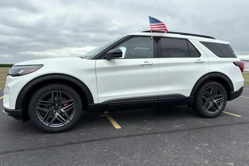 2025 Ford Explorer ST photo 1
