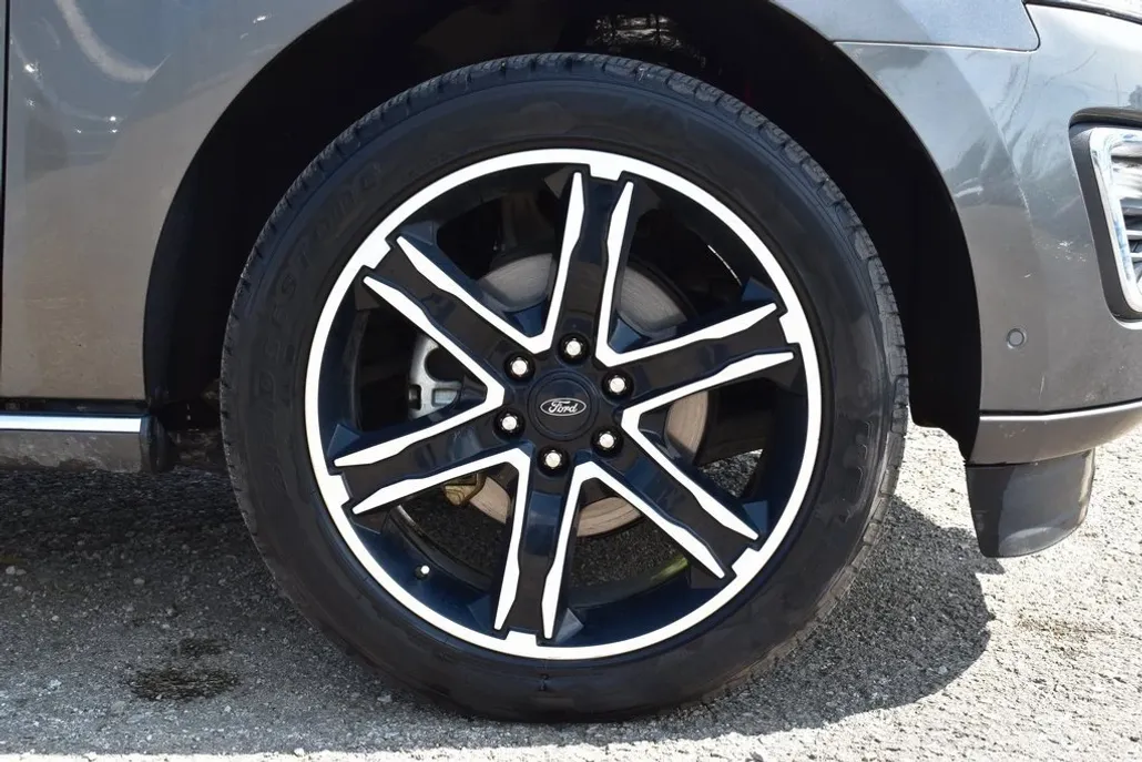 2021 Ford Expedition Limited photo 1