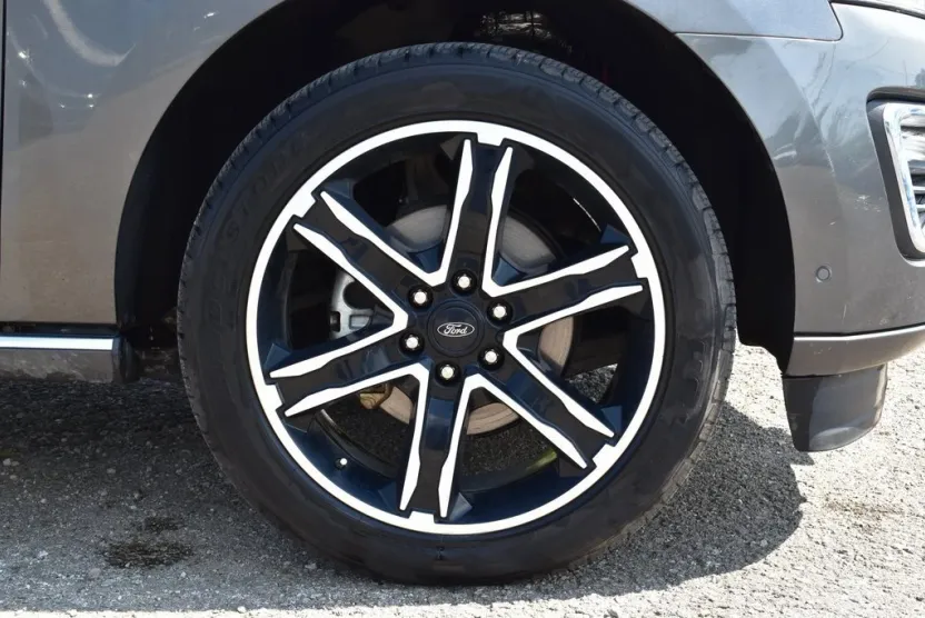 2021 Ford Expedition Limited photo 1