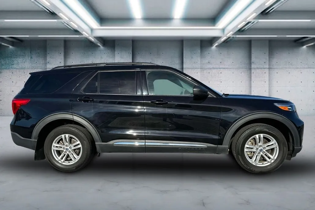 2021 Ford Explorer XLT photo 1