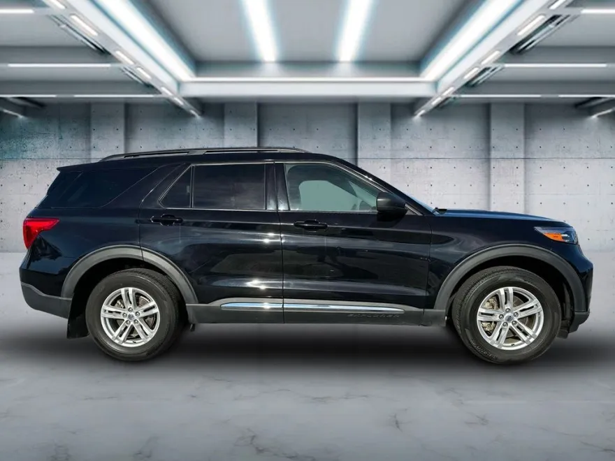 2021 Ford Explorer XLT photo 1