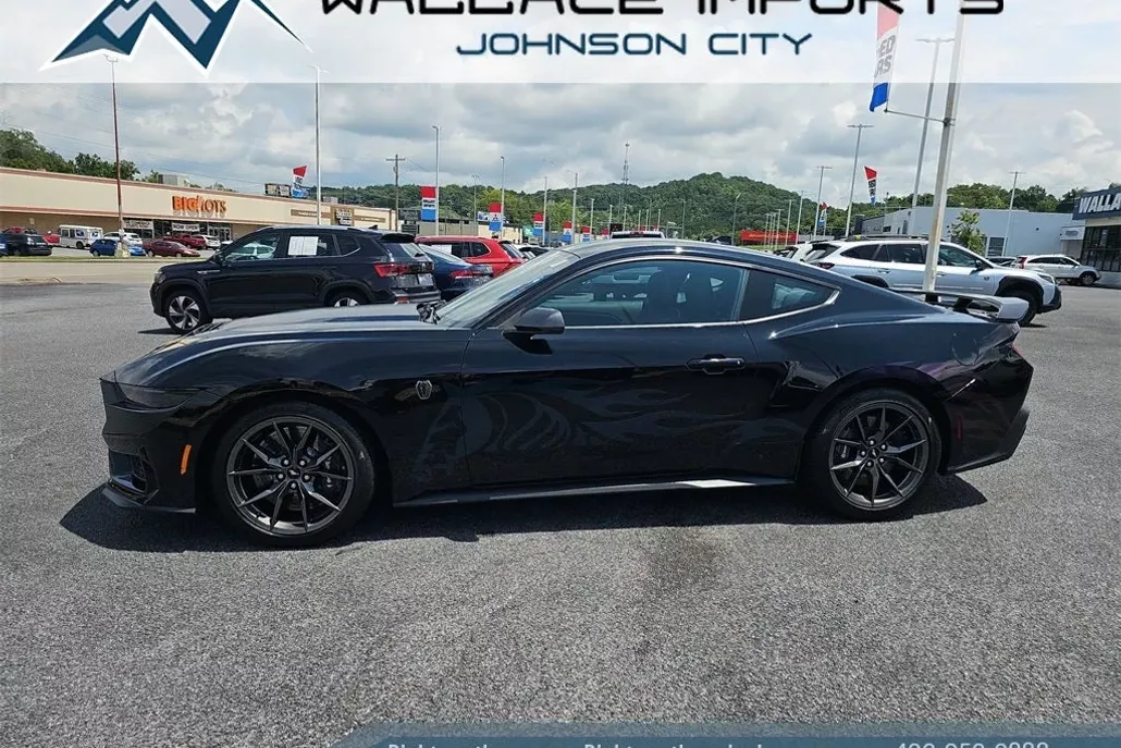 2024 Ford Mustang Dark Horse photo 1