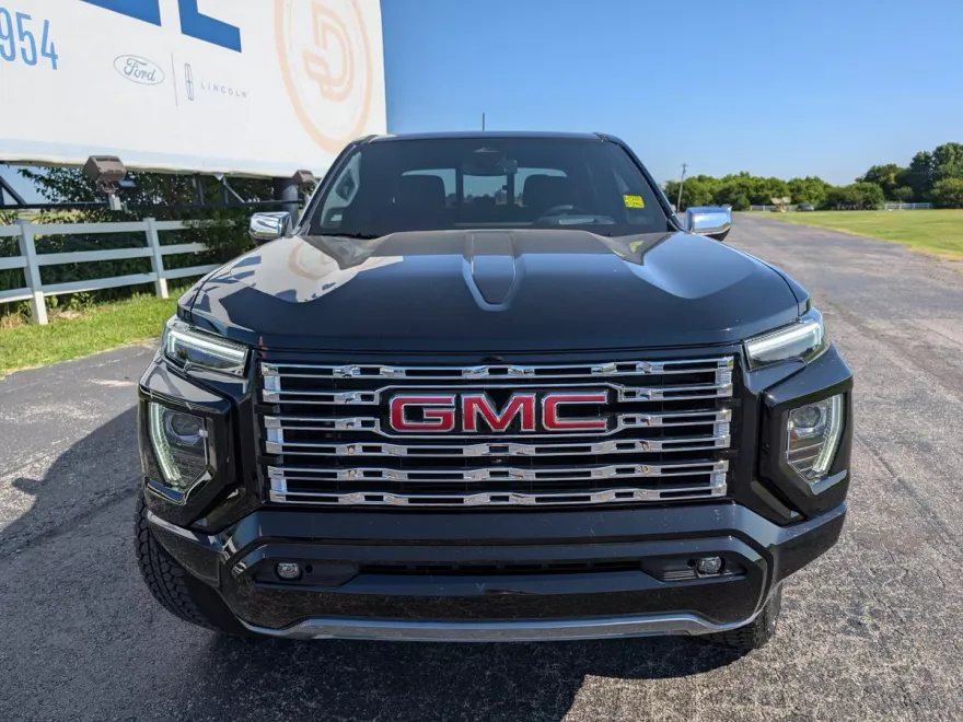 2024 Gmc Canyon Denali photo 1