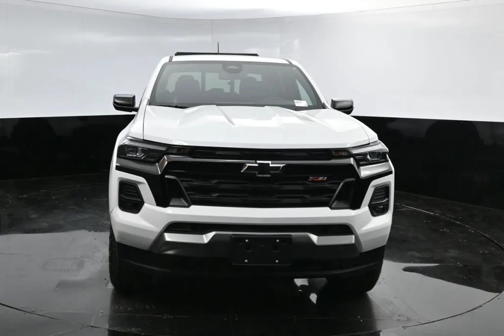 2025 Chevrolet Colorado Z71 photo 1