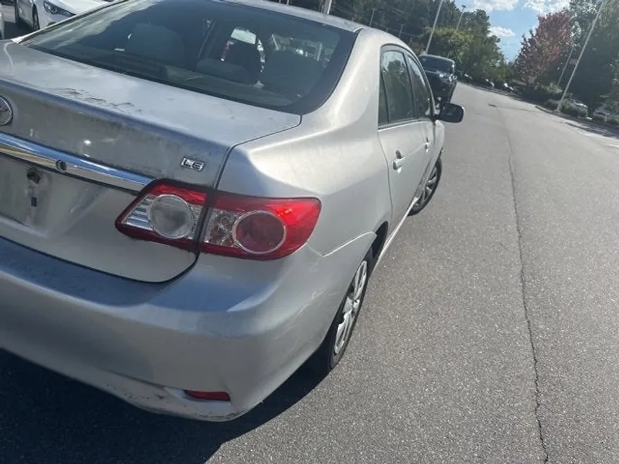 2011 Toyota Corolla LE photo 1