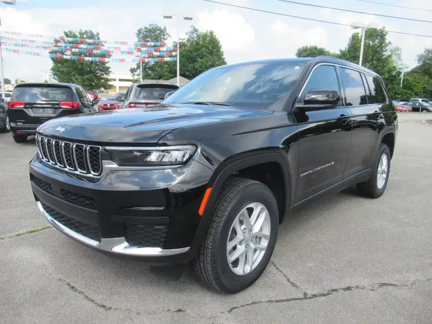 2025 Jeep Grand Cherokee Laredo X photo 1