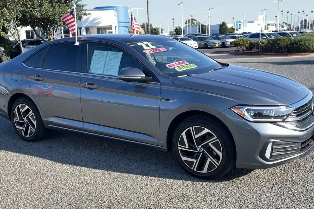 2022 Volkswagen Jetta SEL photo 1