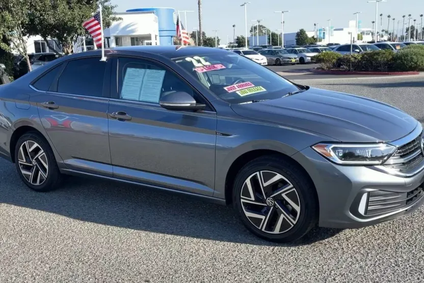 2022 Volkswagen Jetta SEL photo 1