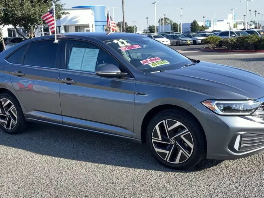 2022 Volkswagen Jetta SEL photo 1