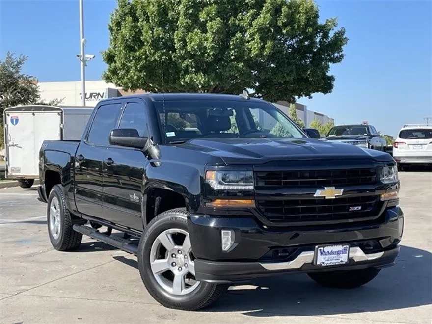 2018 Chevrolet Silverado 1500 LT photo 1