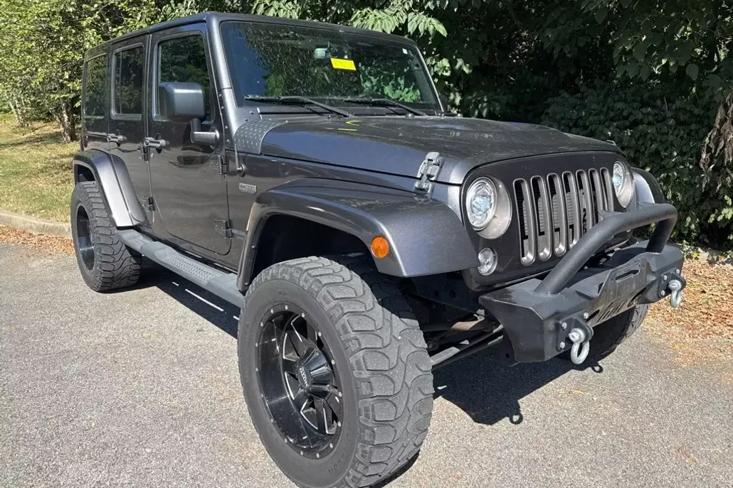 2017 Jeep Wrangler Unlimited Sahara photo 1