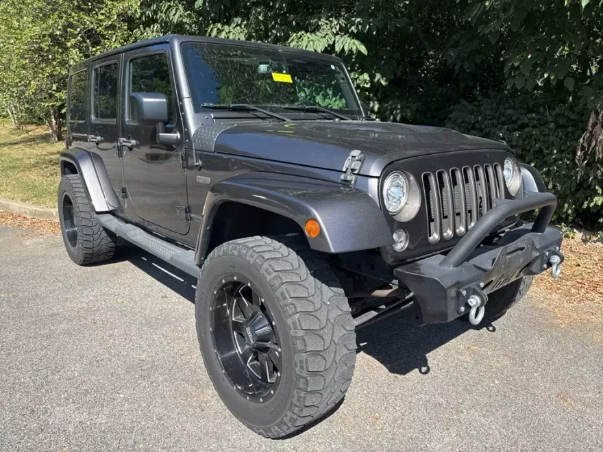 2017 Jeep Wrangler Unlimited Sahara photo 1