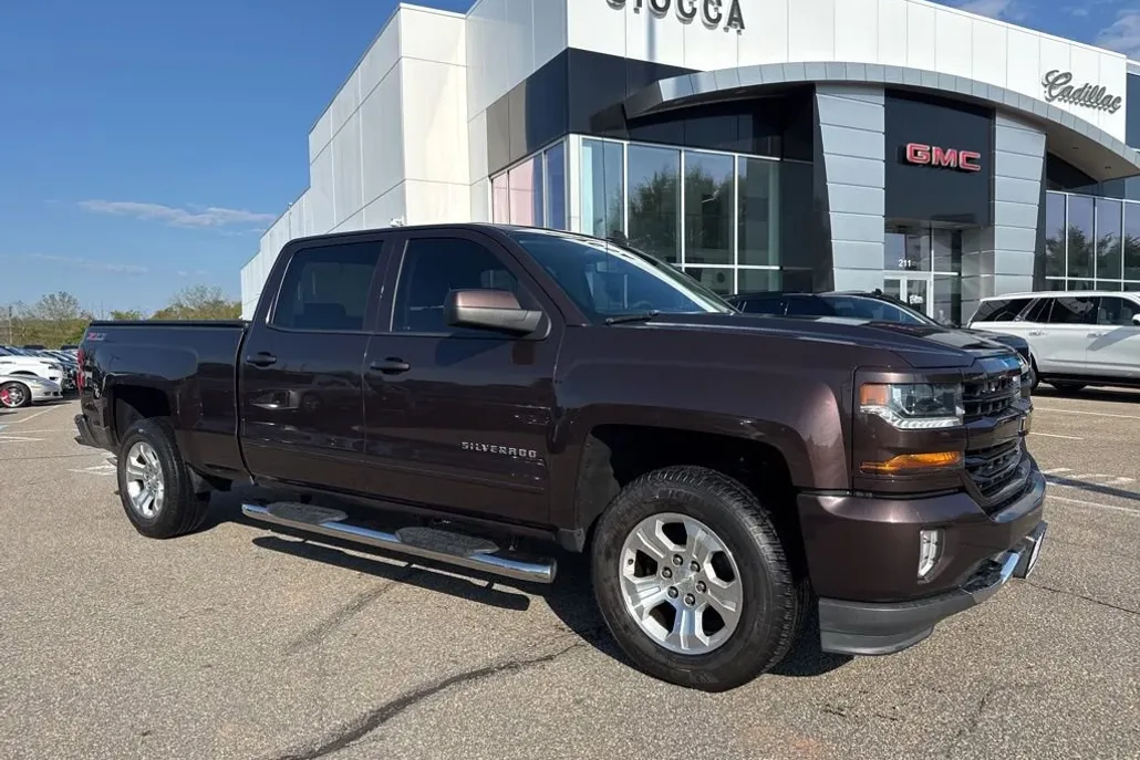 2016 Chevrolet Silverado 1500 LT photo 1