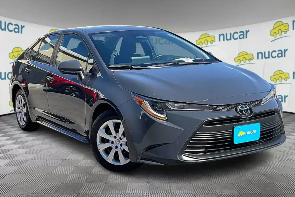 2023 Toyota Corolla LE photo 1