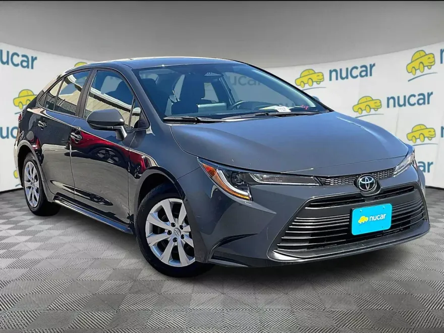 2023 Toyota Corolla LE photo 1