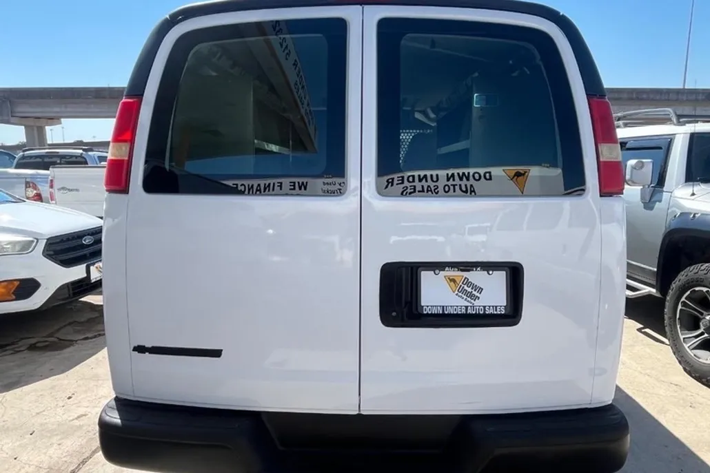 2008 Chevrolet Express Cargo Van photo 1
