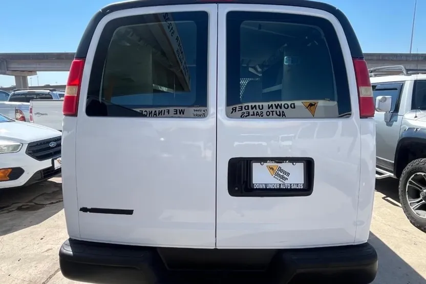 2008 Chevrolet Express Cargo Van photo 1