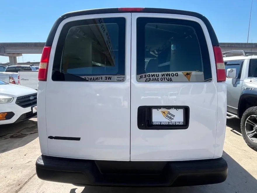 2008 Chevrolet Express Cargo Van photo 1