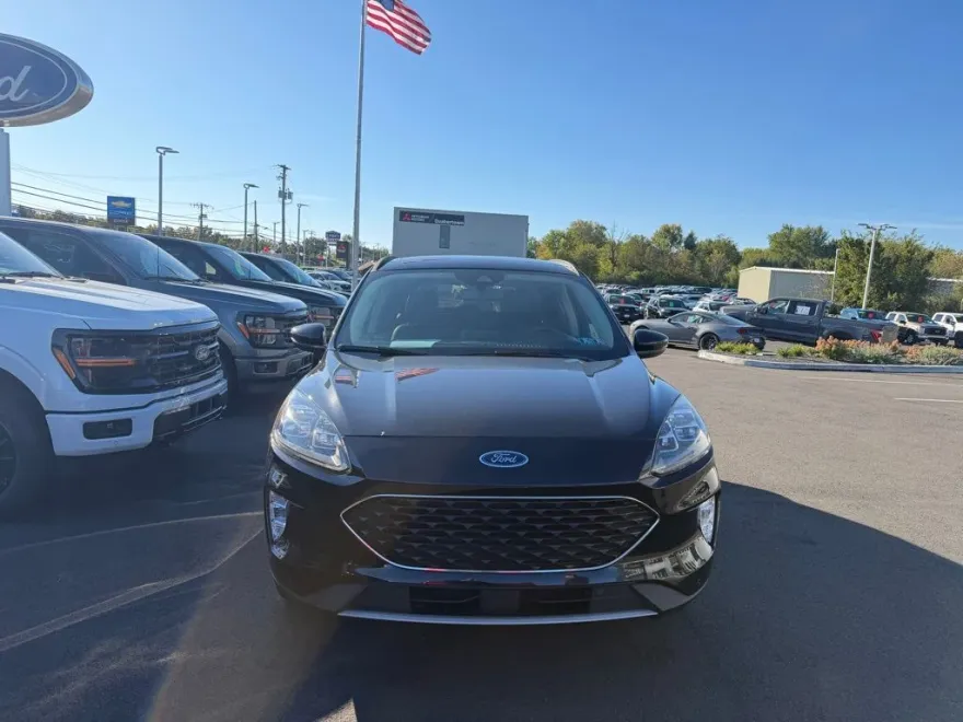 2020 Ford Escape Titanium Hybrid photo 1