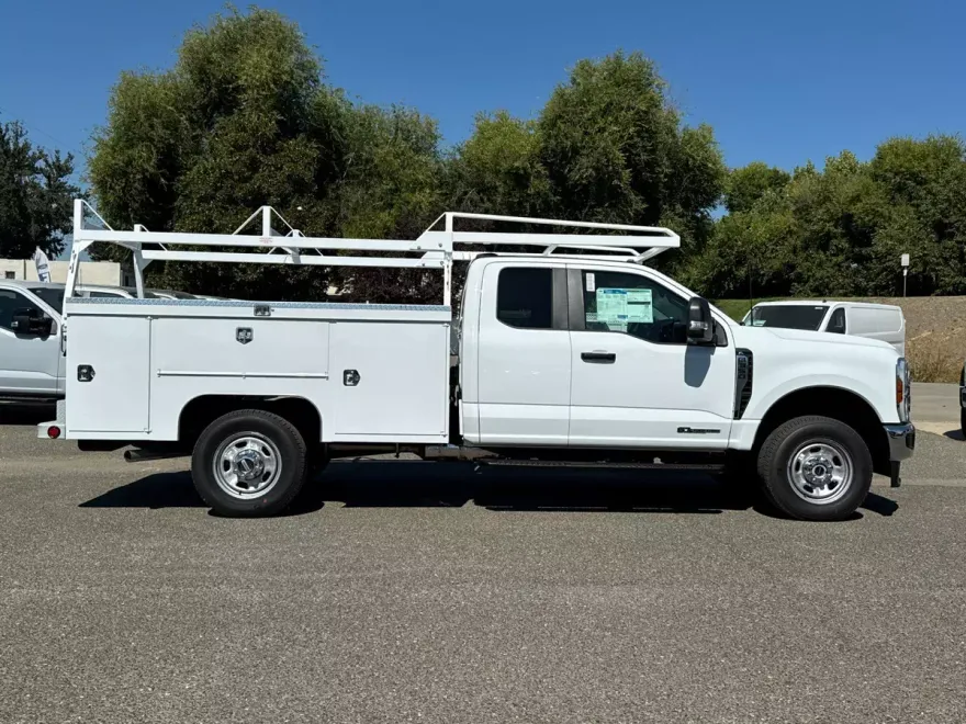 2025 Ford F-350 XL photo 1