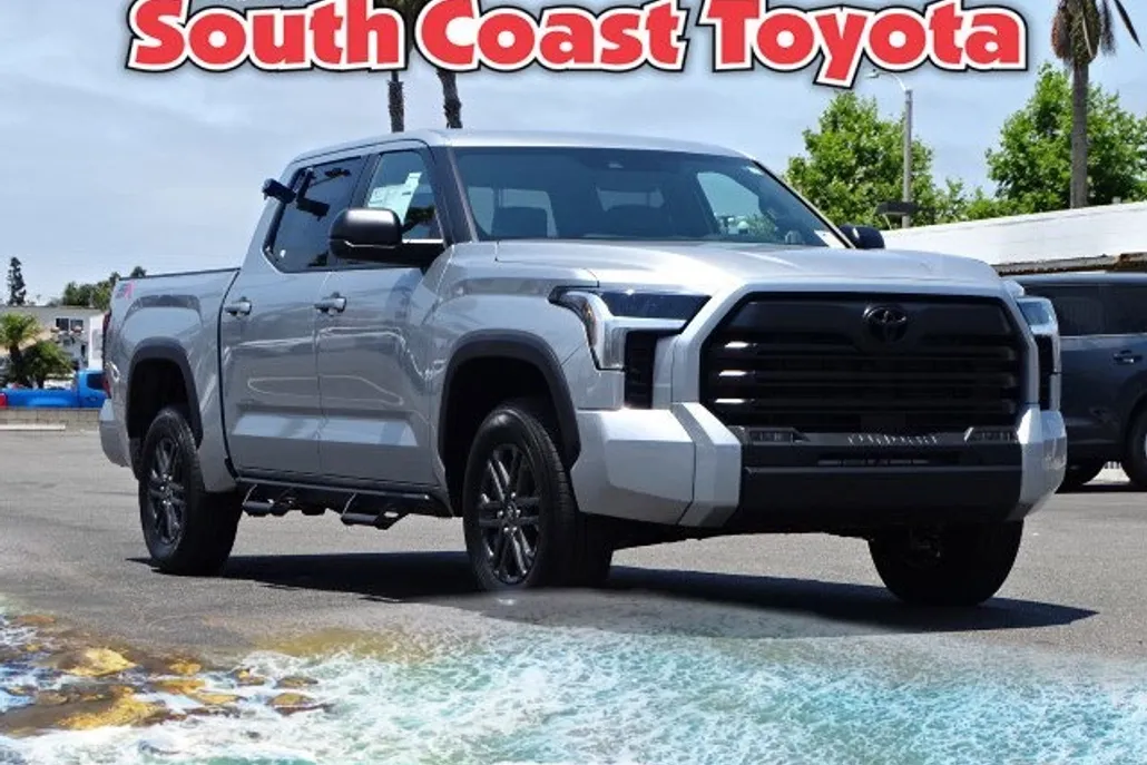 2025 Toyota Tundra SR5 CrewMax photo 1