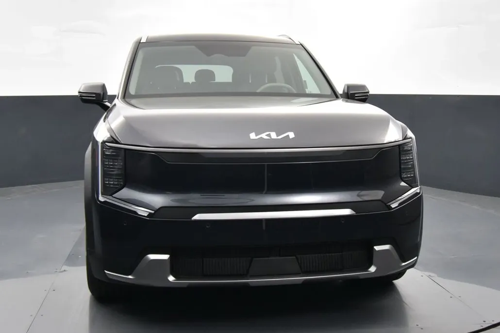 2025 Kia EV9 Wind photo 1