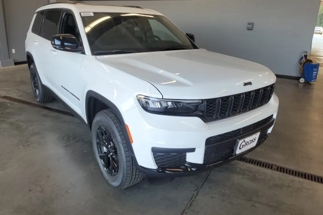 2025 Jeep Grand Cherokee Altitude photo 1
