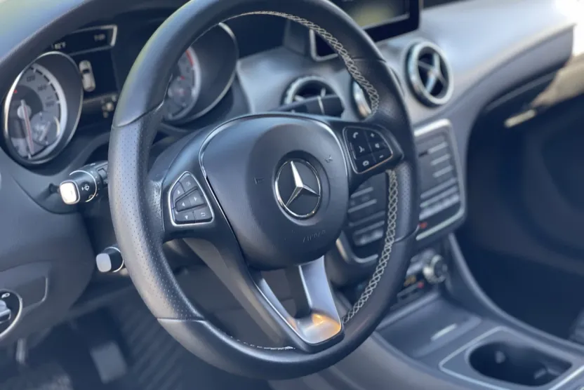 2017 Mercedes Benz GLA 250 4MATIC photo 1