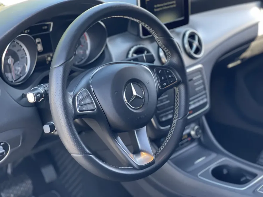2017 Mercedes Benz GLA 250 4MATIC photo 1
