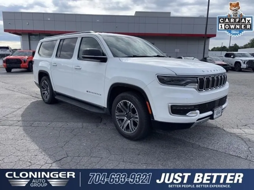 2023 Jeep Wagoneer L Series II photo 1