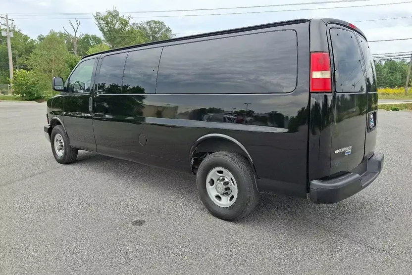 2014 Chevrolet Express Passenger LT photo 1