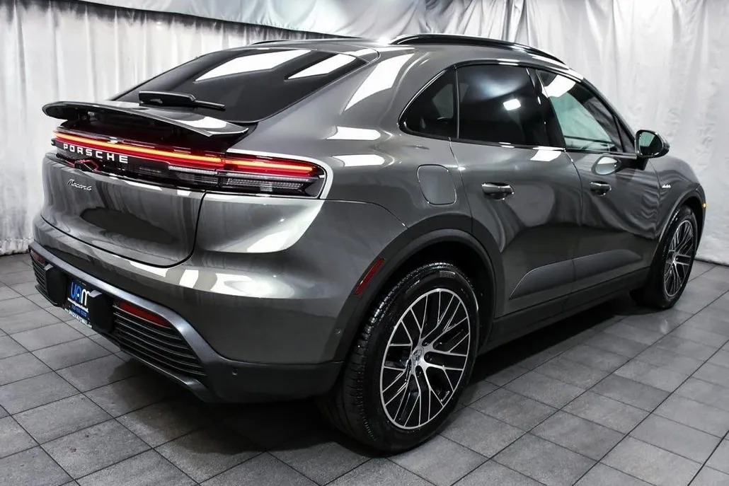 2025 Porsche Macan Electric 4 photo 1