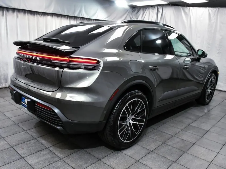2025 Porsche Macan Electric 4 photo 1